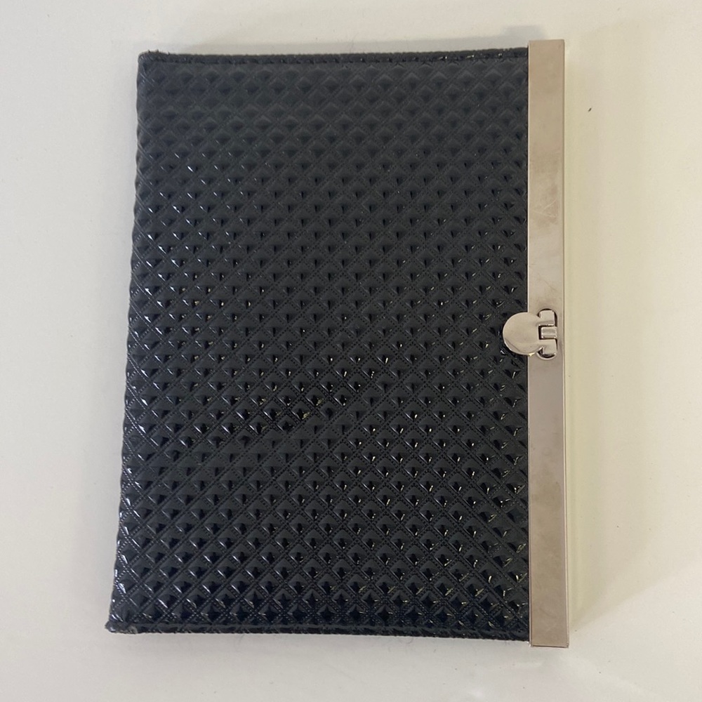 🌷8/25🌷Black vintage textured clutch style case.